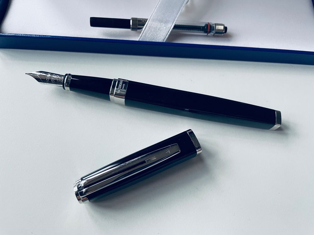 Waterman Exception Füllfederhalter Slim – Blaulackierter Schaft, Versilberte Zierteile, 18K Goldfeder (mit Geschenkbox)