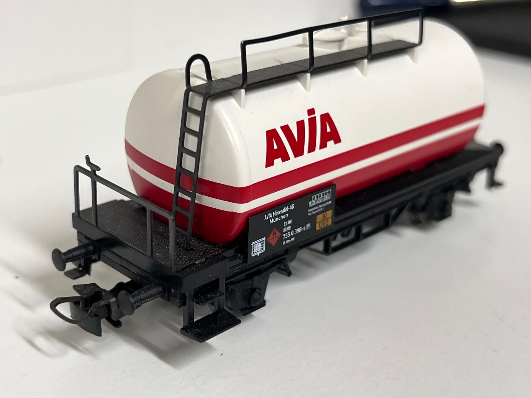 Märklin Modelleisenbahnen: Märklin AVIA  H0 AC – Gebraucht aus Neuenhof von ludovicco 2