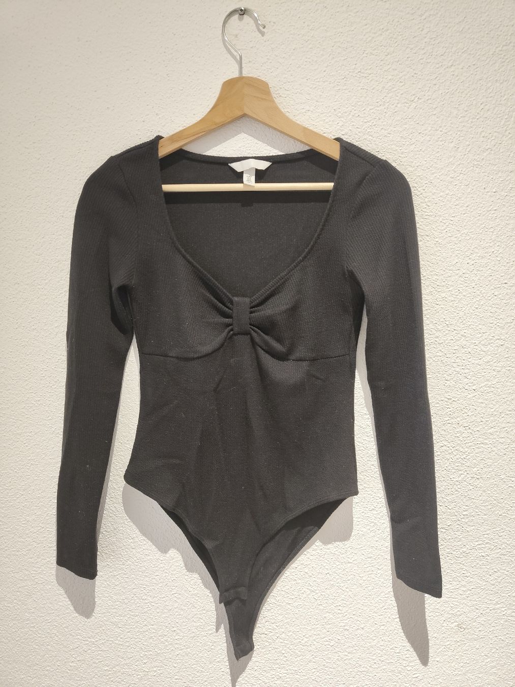 H&M Tops: Body von H&M – Gebraucht aus Russikon von noraarya