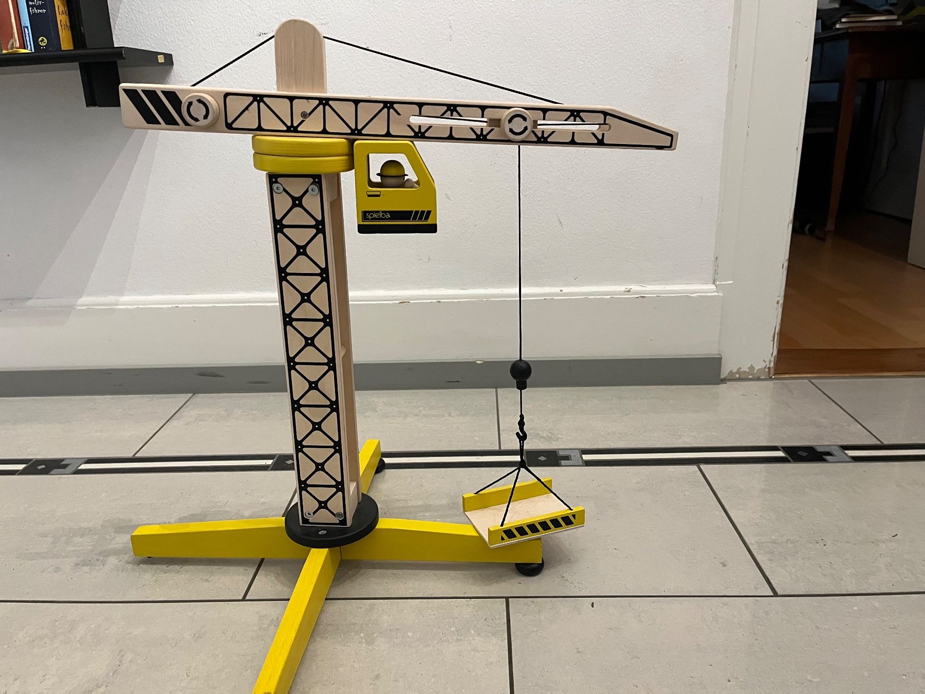 Spielzeuge: Holzkran Spielba gelb – Gebraucht aus Liebefeld von bu0n 1