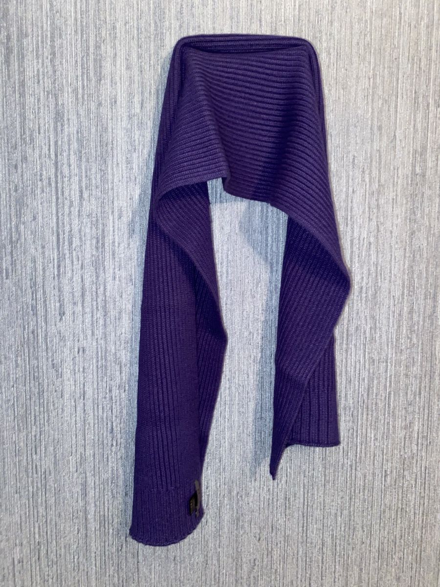 Foulard & Sciarpe: Reiss - Écharpe en laine angora violette – Nuovo (secondo la descrizione) da Genève venduto da TheMattiBoutique