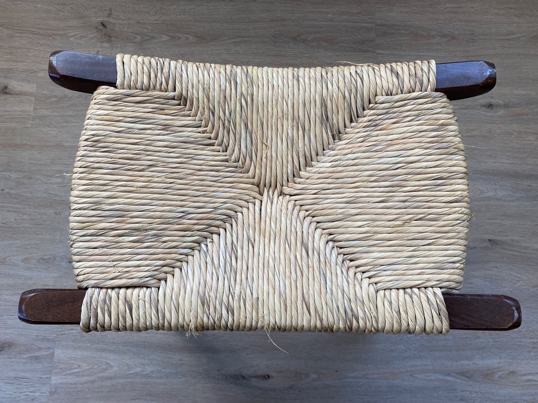 Chaises: Holzstuhl mit Bast-Sitzfläche rustikal vintage – D'occasion à Appenzell Meistersrüte par zongabolla 1