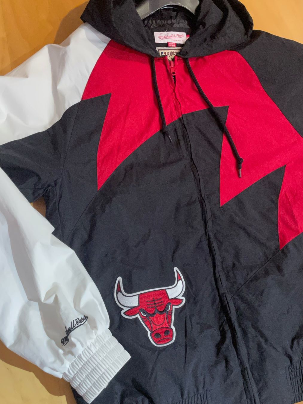 Mitchell & Ness Jacken: MITCHELL & NESS CHICAGO BULLS WINDBREAKER JACKET SZ: M – Gebraucht aus Cortaillod von Stay_Alive_vintage 2