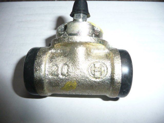 Renault Tutti pezzi di ricambio auto: Renault Bremsbackensatz mit Radbremszylinder  7701205103 – Nuovo e nell'imballaggio originale da Einsiedeln venduto da Renaultparts 2