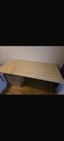 Schreibtisch aus hellem Holz, ideal fürs Homeoffice! 🪵🖥️