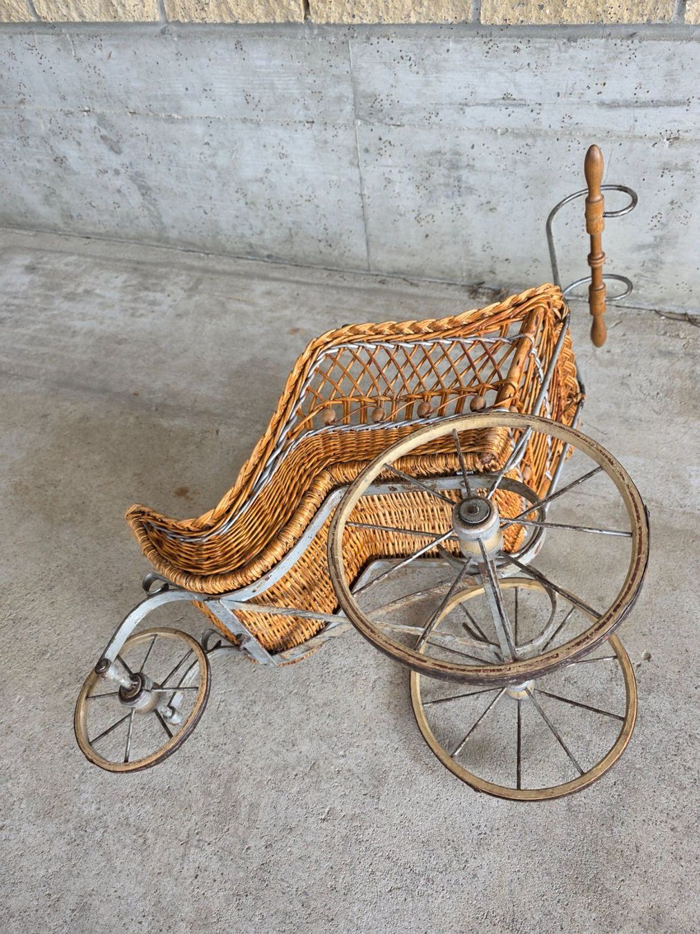 Puppenwagen: antiker Puppen Wagen Kinderwagen – Gebraucht aus Walterswil BE von Lonitti 3