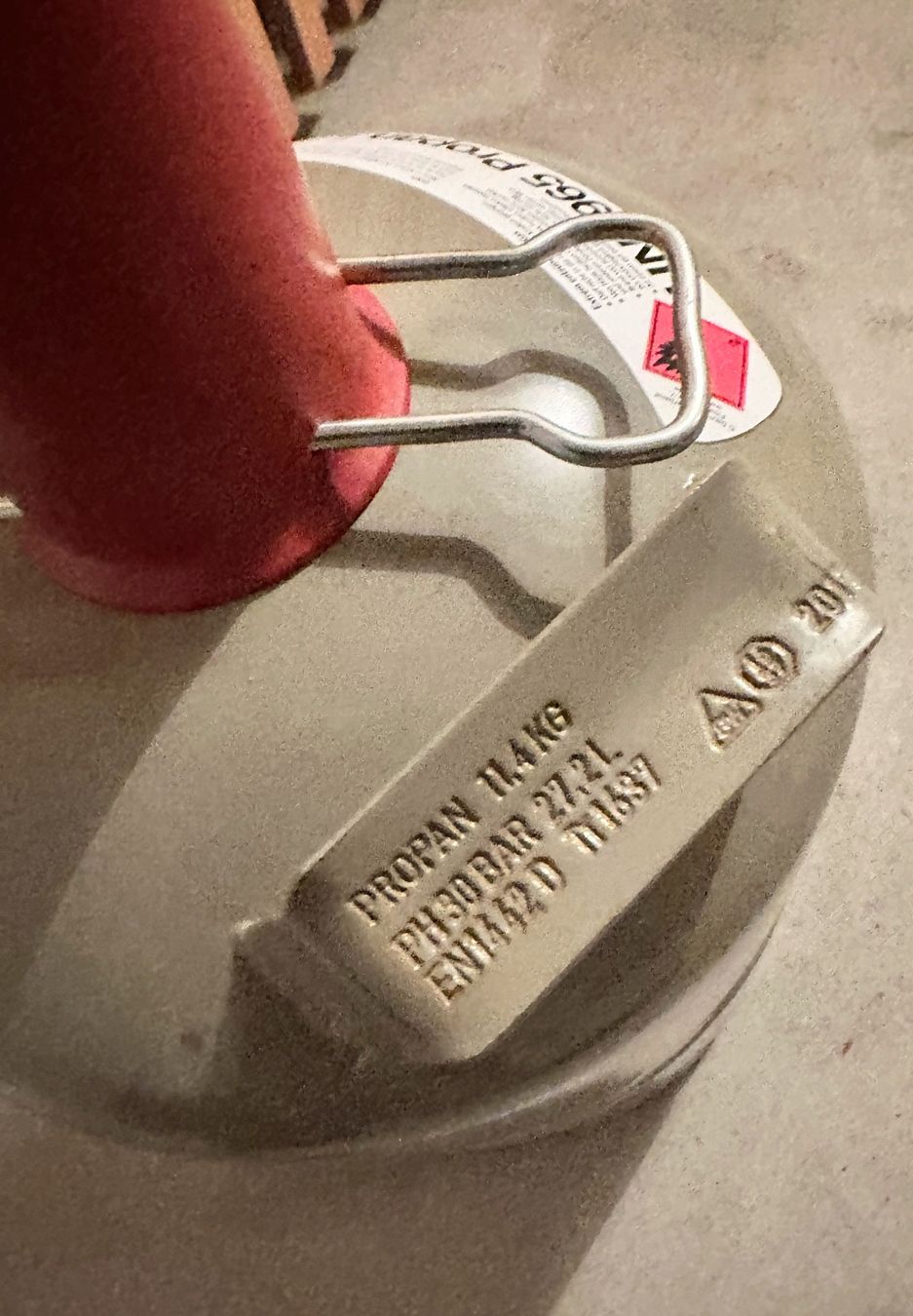 Gas-Geräte & -Technik: PROPAN GASFLASCHE 10 L – Gebraucht aus Zürich von dee_75my 4