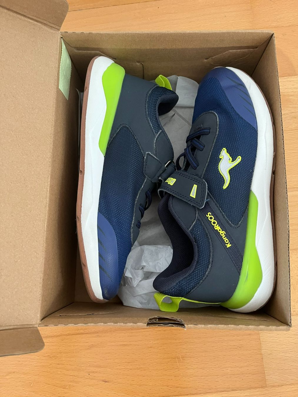 Chaussures garçon: KangaROOS Hallenschuhe Jungen Grösse 35 – D'occasion à Muttenz par Juvenile33 6