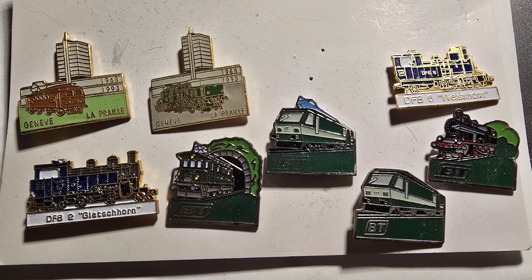 Placchette & Badge: 8 pin's trains divers – Usato da Oron-la-Ville venduto da Exacash