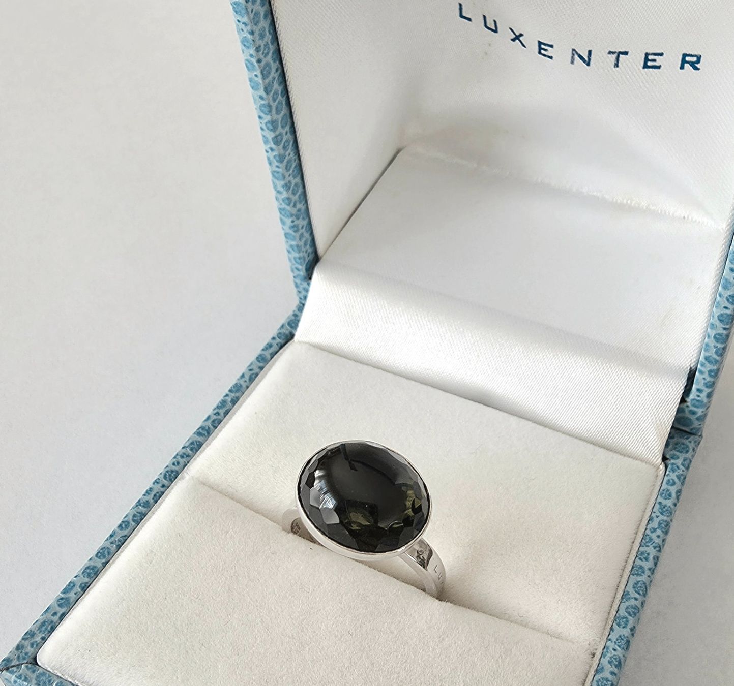 Anelli: Edler Silber Ring 925 mit Ovaler Moldvit-Kristall  - Neu – Nuovo e nell'imballaggio originale da Uetikon am See venduto da Coralreef 1