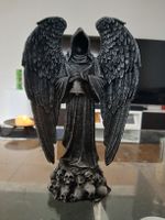 statue
