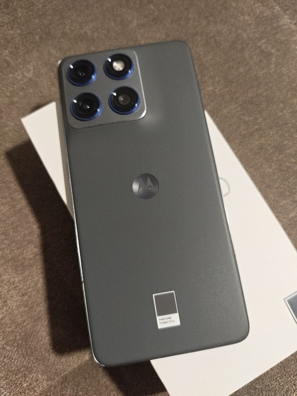 Motorola Handys / Smartphones: Motorola Edge 70 Pantone Gadget Grey 512MB – Neu (gemäss Beschreibung) aus Seon von chf_g29b 2