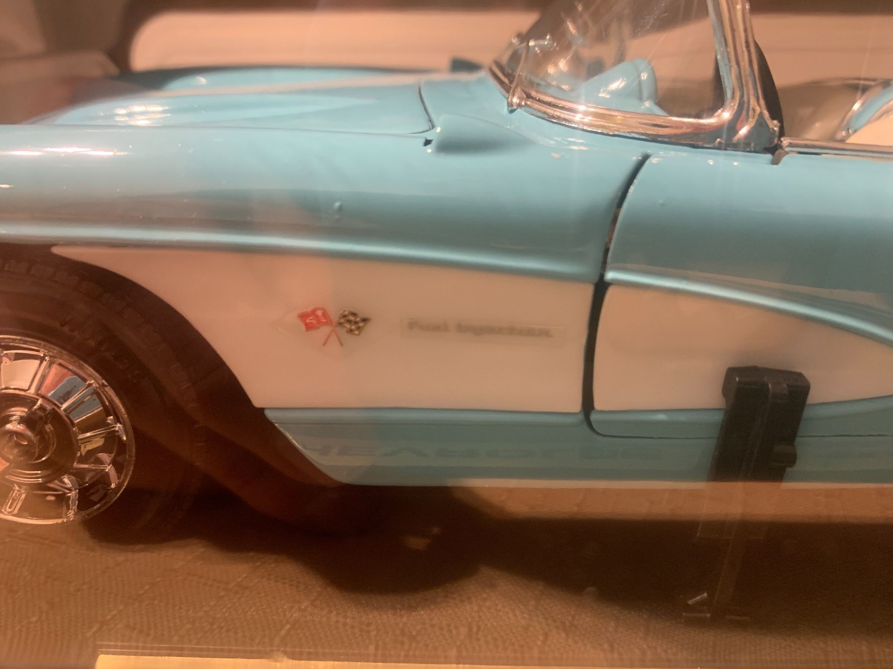 Chevrolet Modellini d'auto: Chevrolet Corvette 1957 1:18 Modell – Nuovo e nell'imballaggio originale da Schaffhausen venduto da raphael_95 4