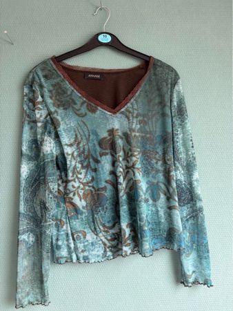 Blue & brown floral long sleeve top with lace trim and cute 
