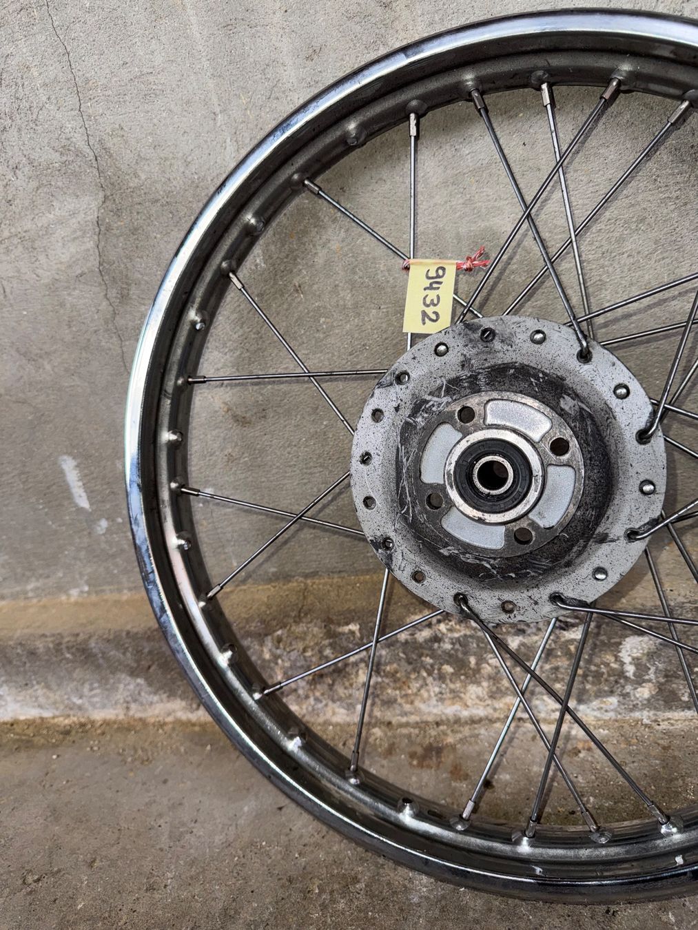 Puch Parti ricambio per ciclomotori: Mofa Speichenvorderrad in 16 Zoll – Difettoso da Fahrni b. Thun venduto da berger_tuning34 2