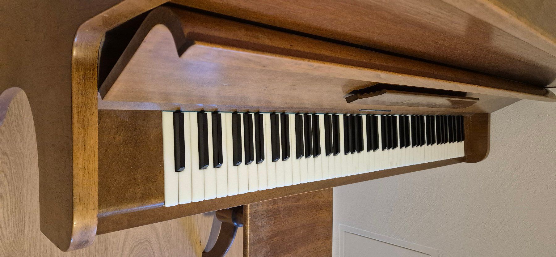Burger & Jacobi Strumenti musicali: Klavier "Burger & Jacobi", Nussbaum inkl. Hocker – Usato da Stäfa venduto da erzgebirgler7 4