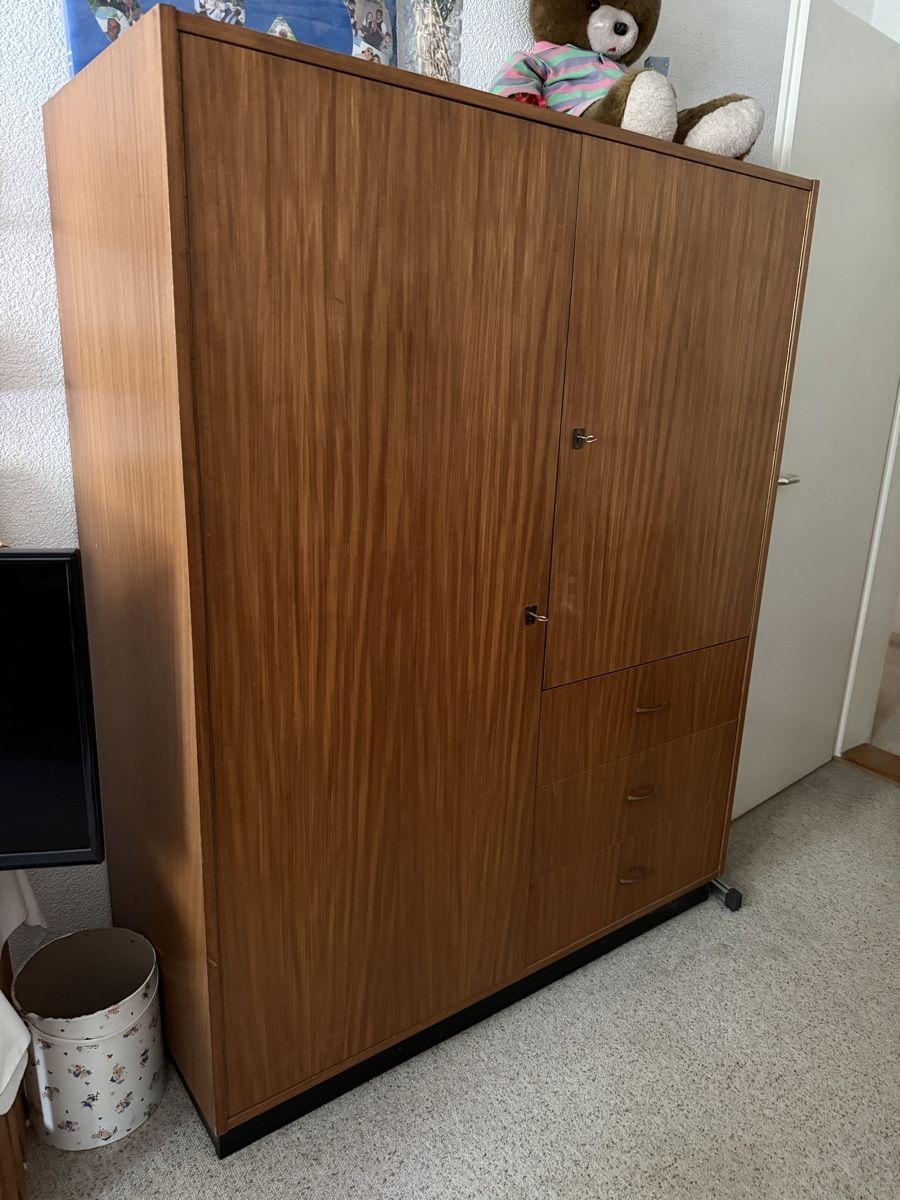 Armadi: Holz-Kleiderschrank mit Schubladen – Usato da Auenstein venduto da PM-Krigaa 1