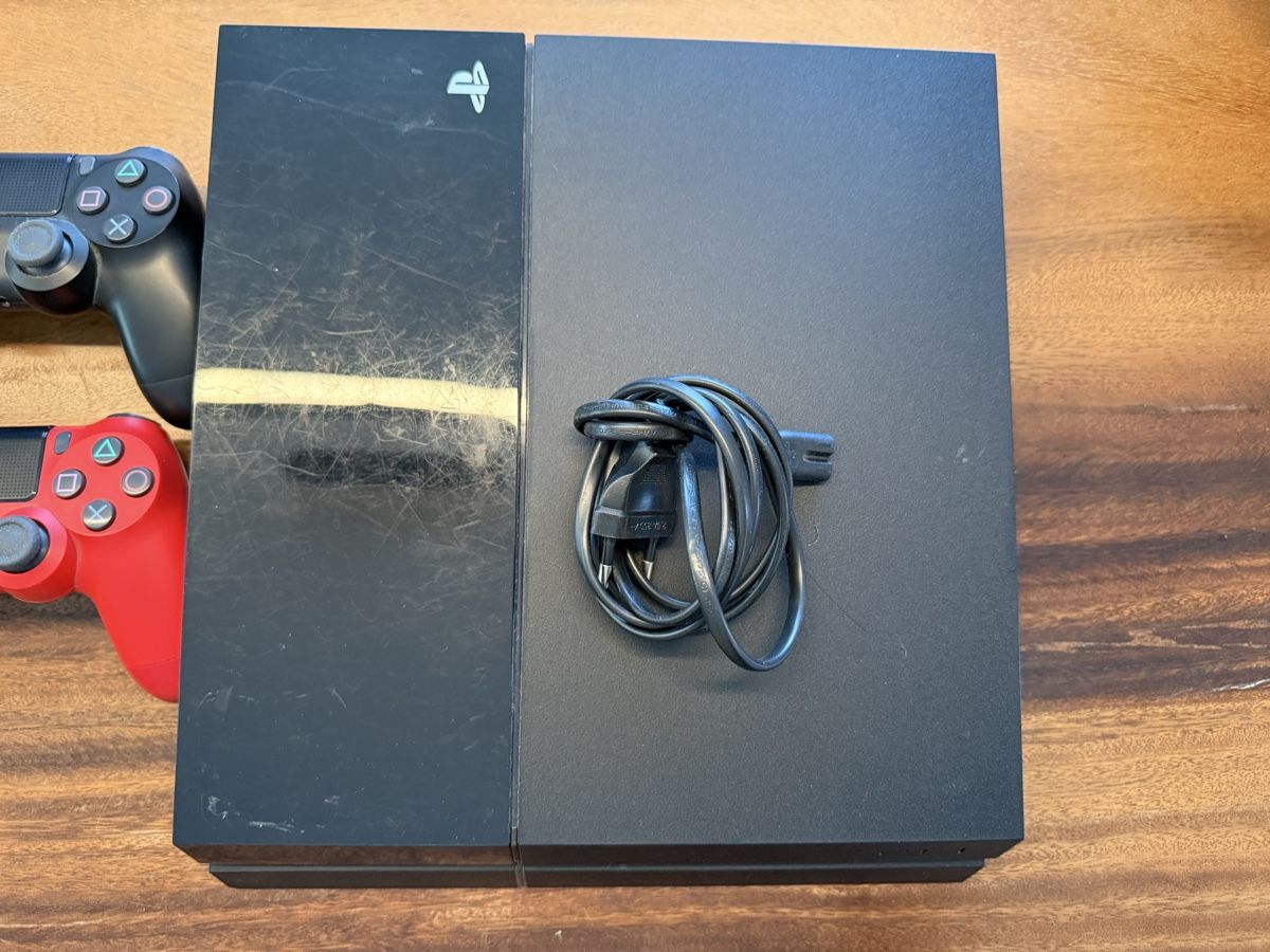 Sony Konsolen: PlayStation 4 inkl. 4 Controller – Gebraucht aus Hüttikon von Crosby8777 2