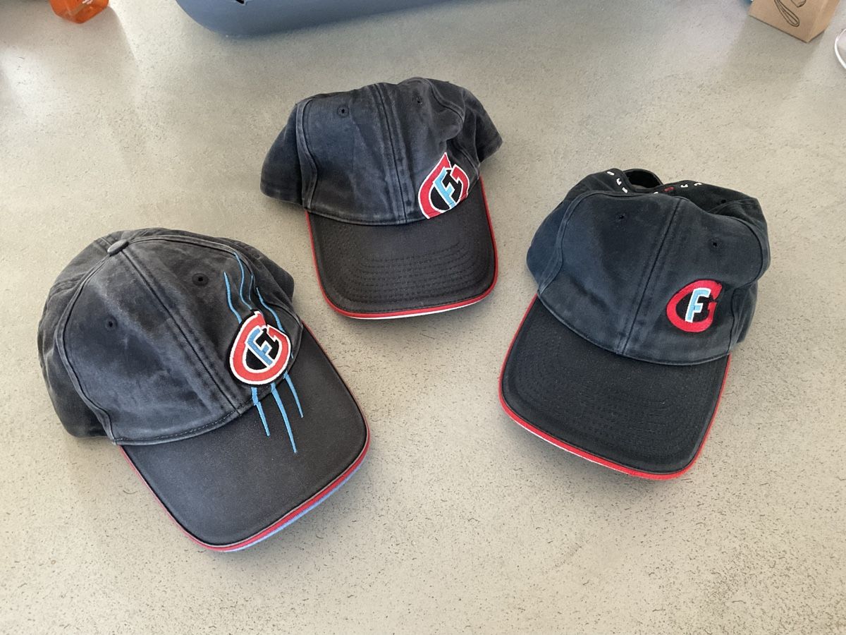 Chapeaux, bonnets & casquettes: 3 casquettes Gottéron  – D'occasion à Cressier FR par M-I-M