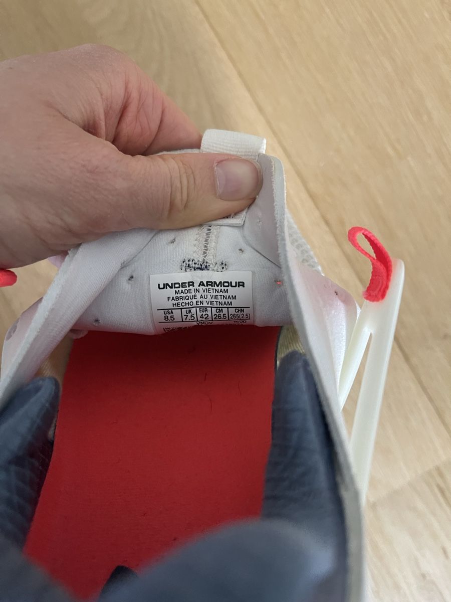 Under Armour Scarpe da uomo: Under Armour Weiss, Grösse 42 – Nuovo (secondo la descrizione) da Adliswil venduto da fabienne1234567 4