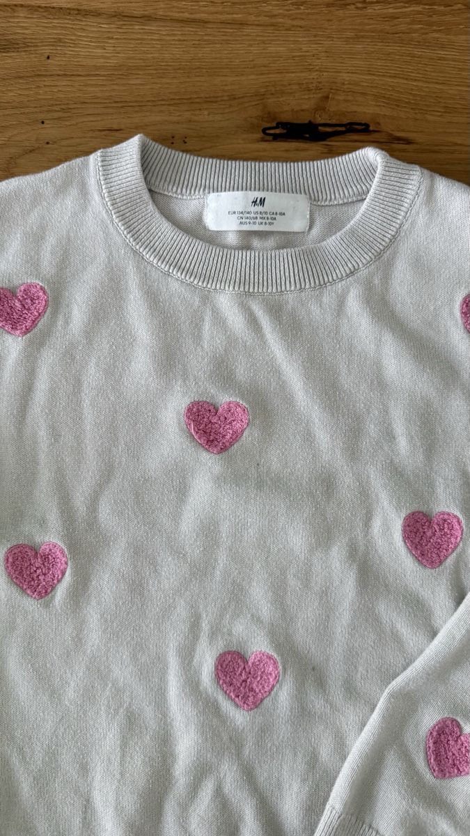 H&M Pullover & Sweatshirts: 2 Mädchen Pullover, Gr. 134, Stitch / Herzchen – Gebraucht aus Hochfelden von Lartuna 2