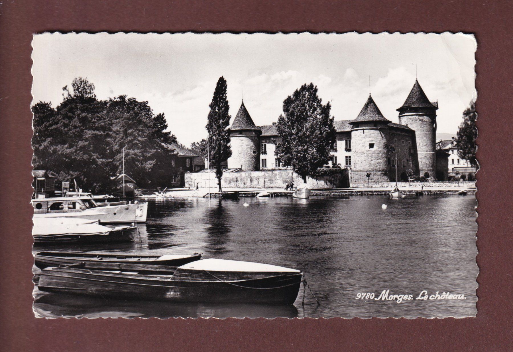 Cartoline postali: MORGES - Le Château - 1965 // pli d'angle // – Usato da Pully venduto da nicecards-shop