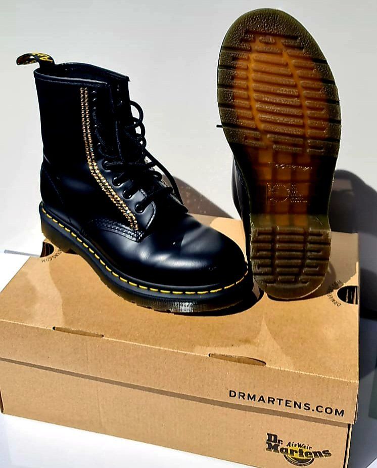 Dr. Martens Herrenschuhe: Dr. Martens mit Swarovski Gold Strass, Gr. 38 – Neu (gemäss Beschreibung) aus kloten von Docsgirl 4