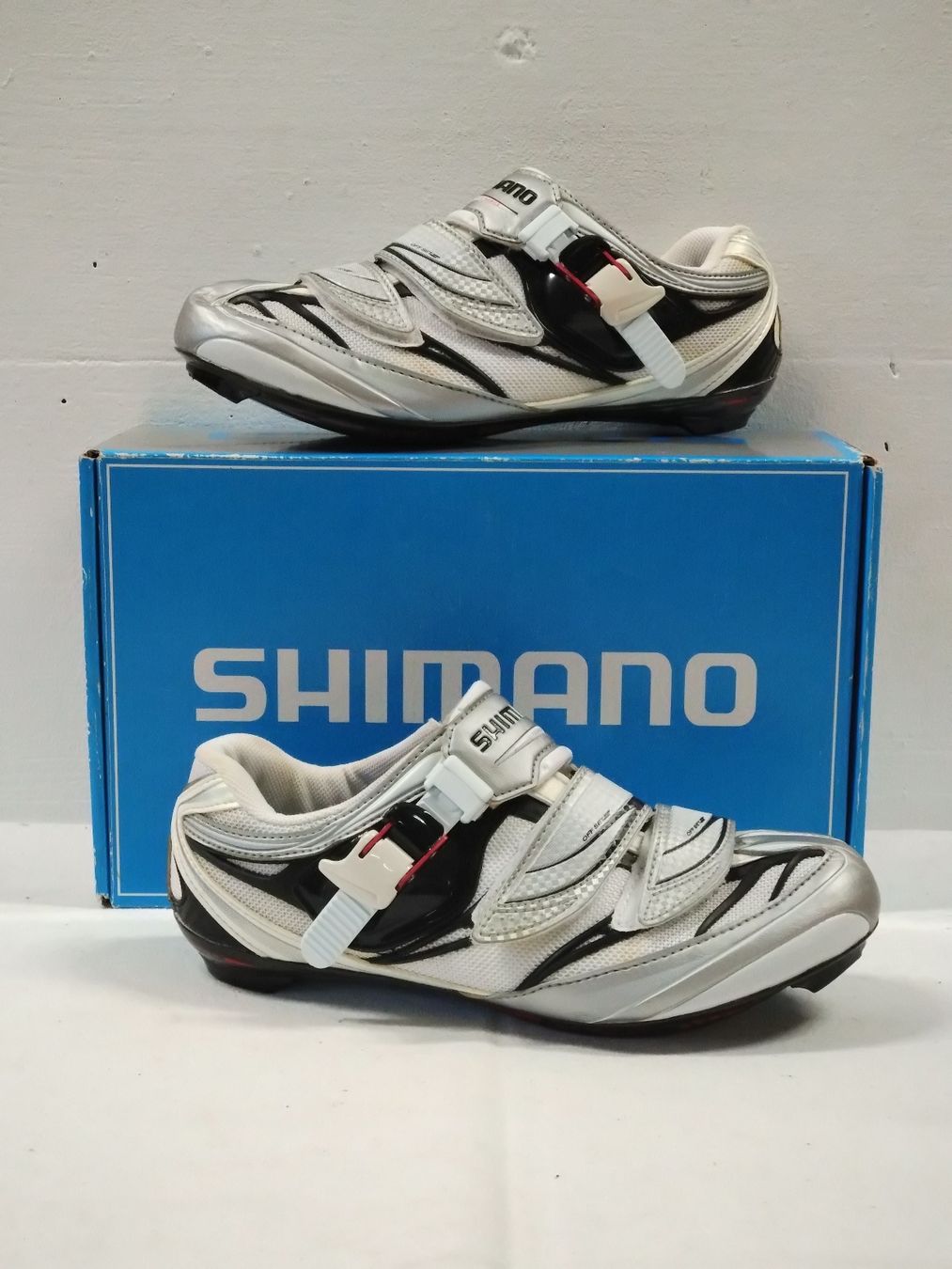 Shimano Herrenschuhe: Chaussures de cyclisme Shimano R133, taille 40 NOS – Neu (gemäss Beschreibung) aus Farvagny-le-Grand von LaCaverne