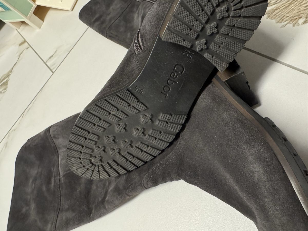 Gabor Scarpe da donna: Gabor Stiefel, XL Schaft, echtes Wildleder, Grösse 38.5 – Nuovo (secondo la descrizione) da Langnau am Albis venduto da ste_2zdt 1