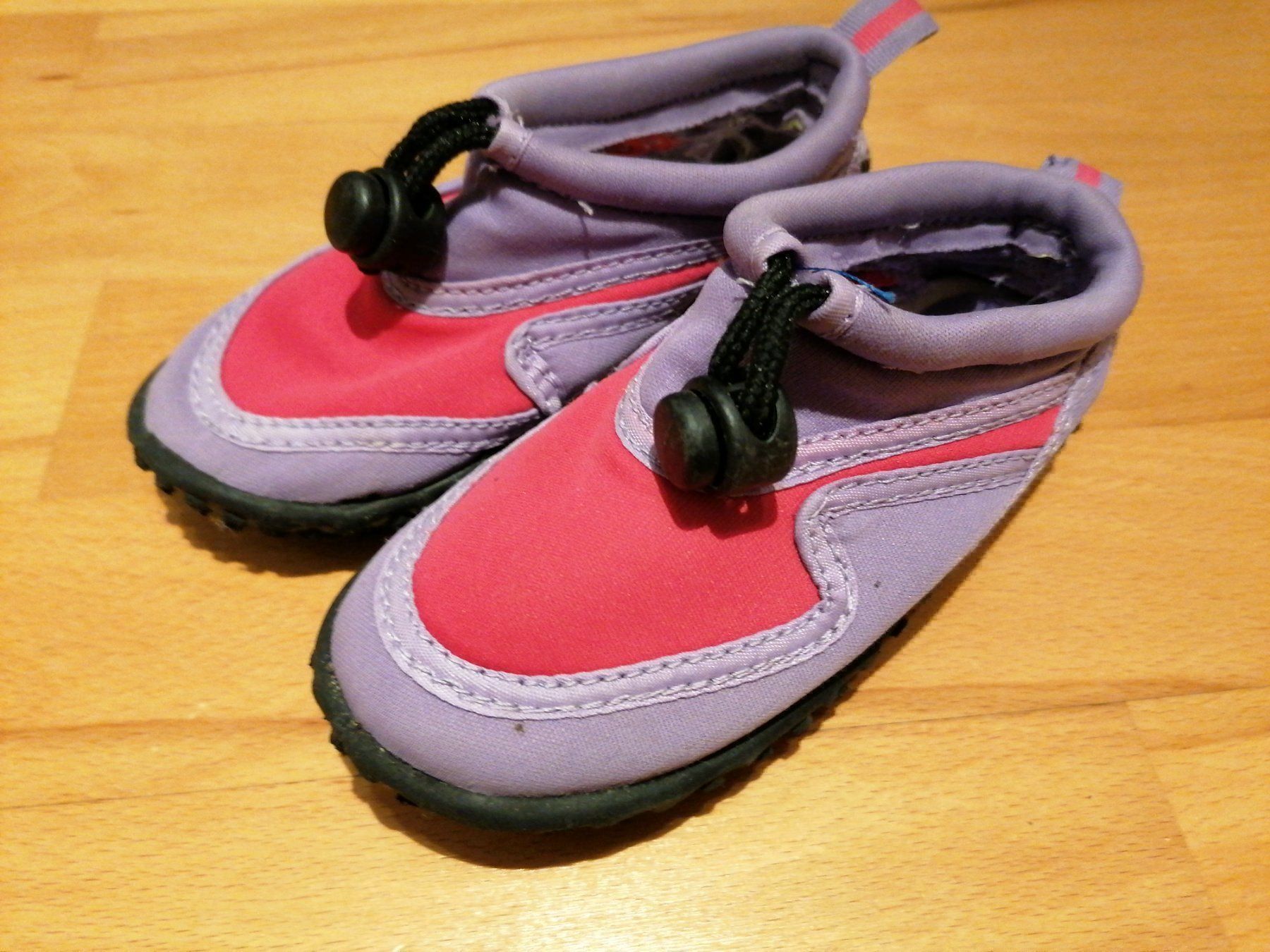 Scarpe per ragazze: Badeschuhe Gr 24 – Usato da Büttikon AG venduto da Amineah