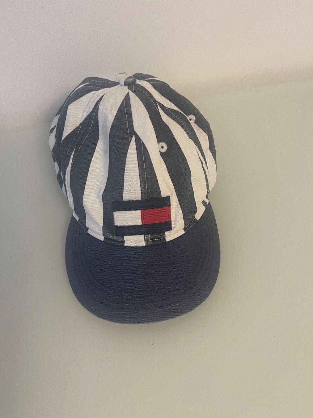 Tommy Hilfiger Altro in  Abbigliamento & Accessori: Tommy HILFIGER Sonnencape – Usato da Basel venduto da Derian01 1