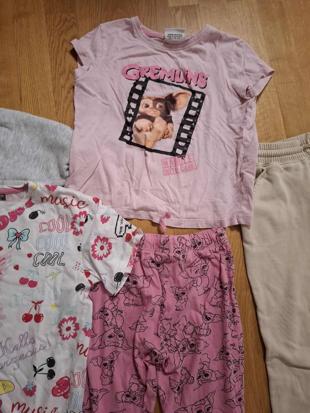Kleiderpakete & -sets: Mädchen Kleiderpaket 134 Pyjamas usw – Gebraucht aus Baar von Jhonny18 4