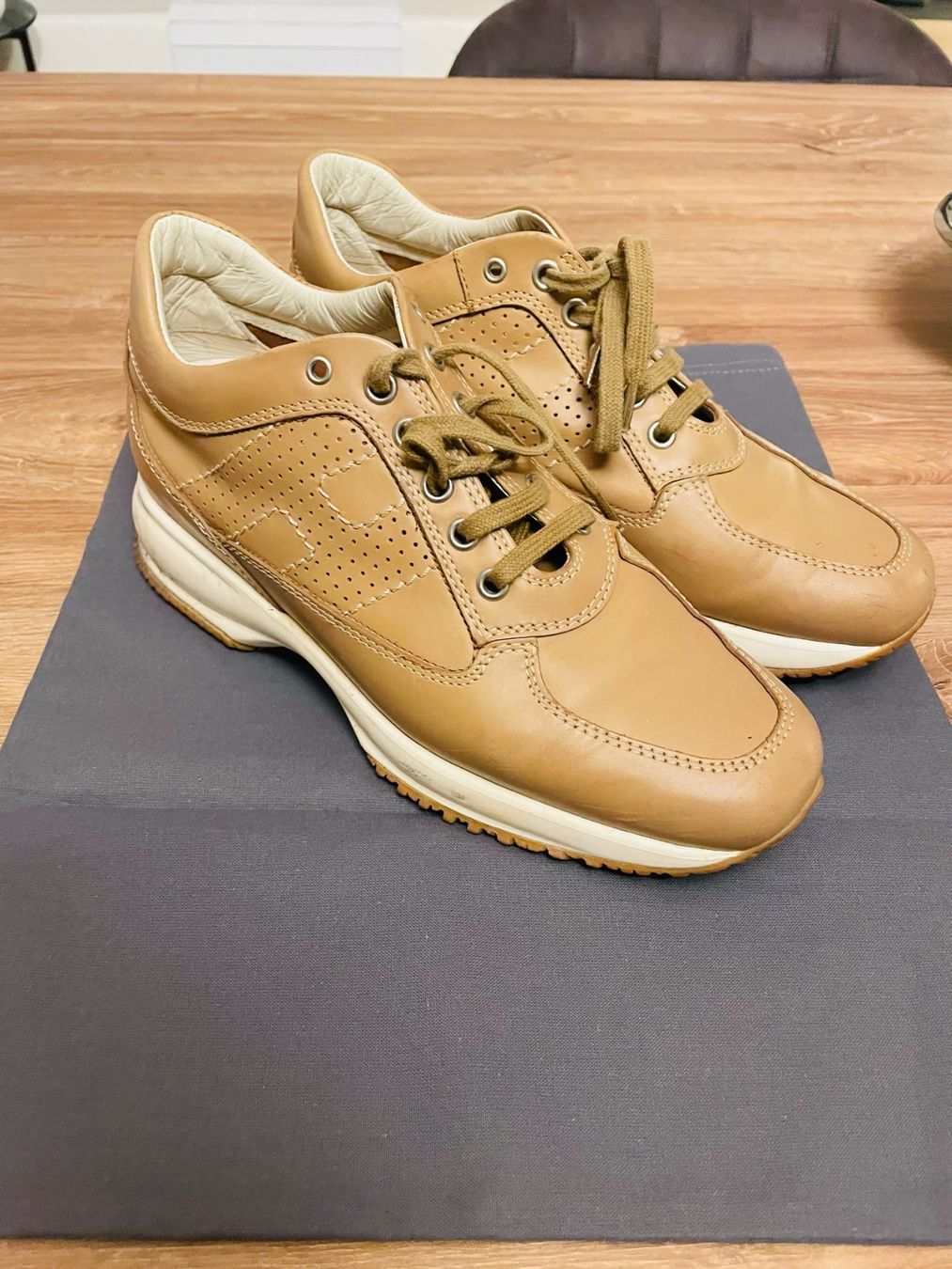 Hogan Scarpe da donna: Schöne Sneakers von Hogan 36.5 – Usato da Uetikon am See venduto da Mici_Ki 2