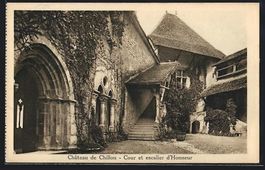 Chillon, Château de Chillon, Cour et es