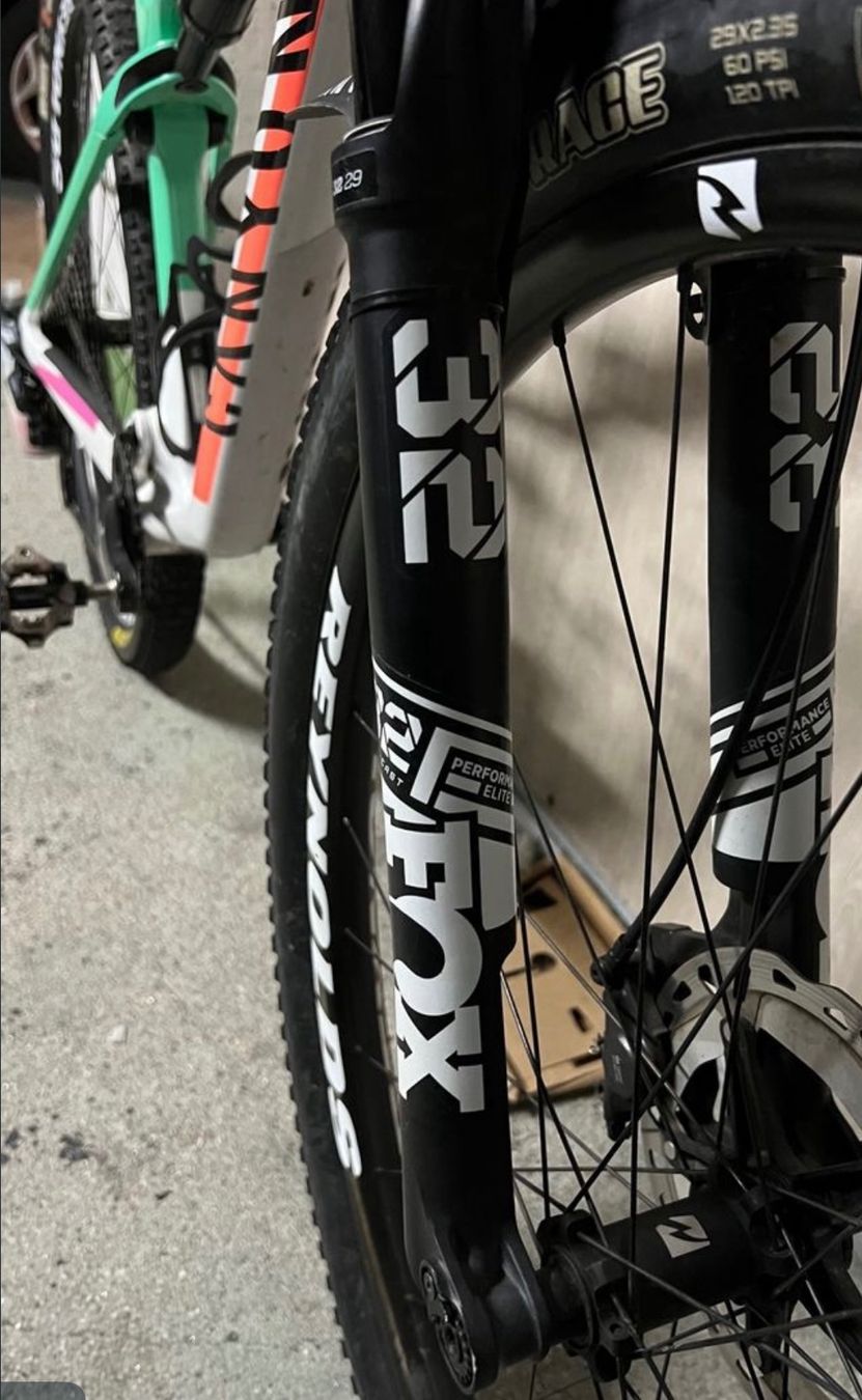 Canyon Biciclette: Canyon Lux World Cup CF7 – Usato da St-Aubin-Sauges venduto da tantome 5