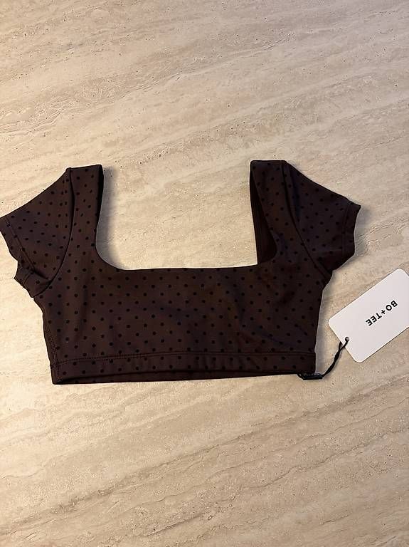 Tops: Polka Dot Top – Neuf avec emballage d'origine à Oftringen par Ninavfen