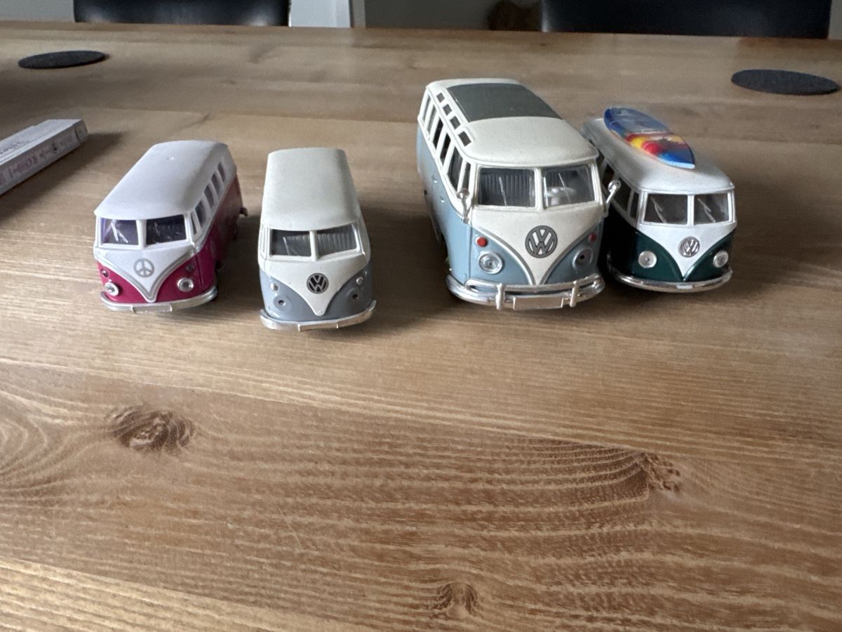 Giocattoli: Vw Bus Spielauto 4 Stück – Usato da Seon venduto da kst_d7jh