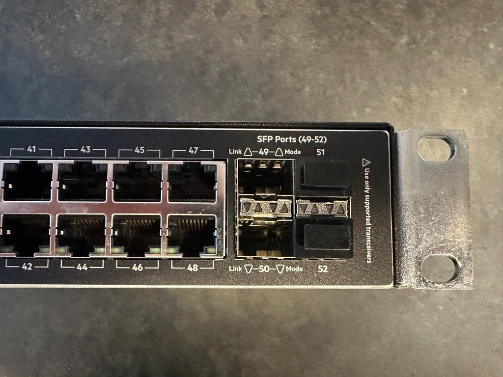 Hewlett Packard Hub & Switch: Aruba 2530-48G Switch, J9772A - PoE+ 52 Port Switch – Usato da Wohlen AG venduto da Pitbayer 3