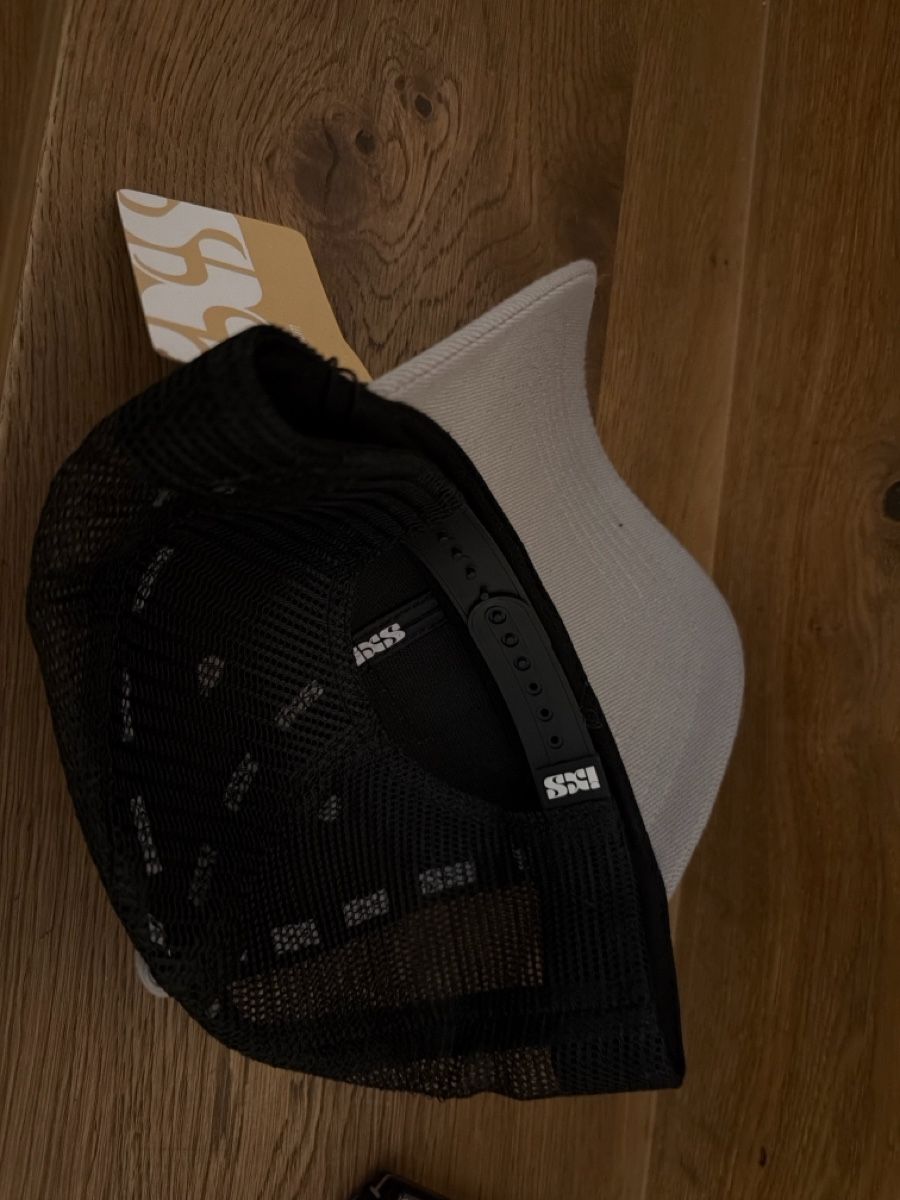 Copricapi, berretti & cappellini: iXS Playground Curved Hat - graphite – Nuovo e nell'imballaggio originale da Birmensdorf ZH venduto da PolzerJ1 3