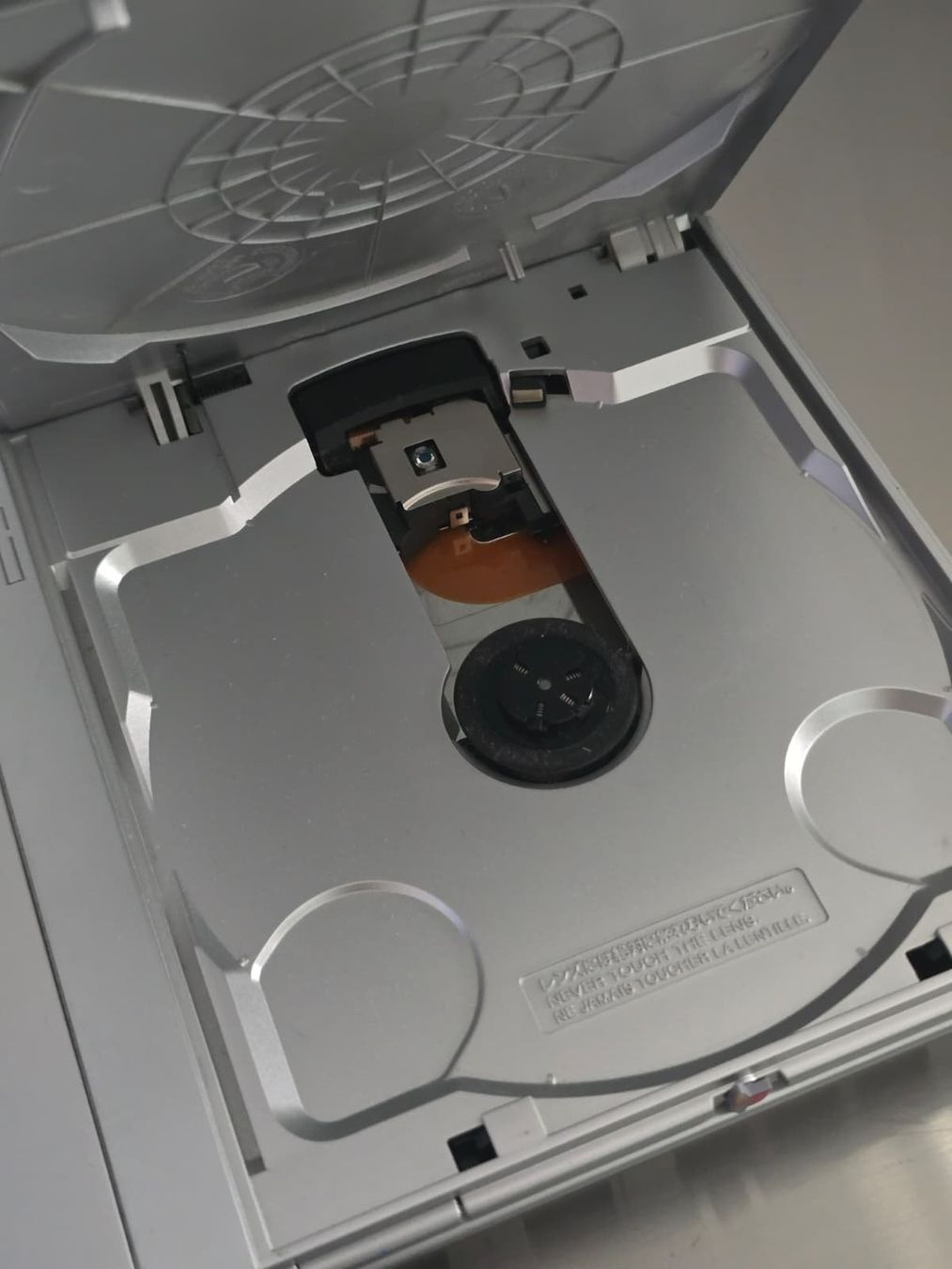 Sony Konsolen: Sony PlayStation 2 Slim Silber – Gebraucht aus Emmen von BieteNurSo 2