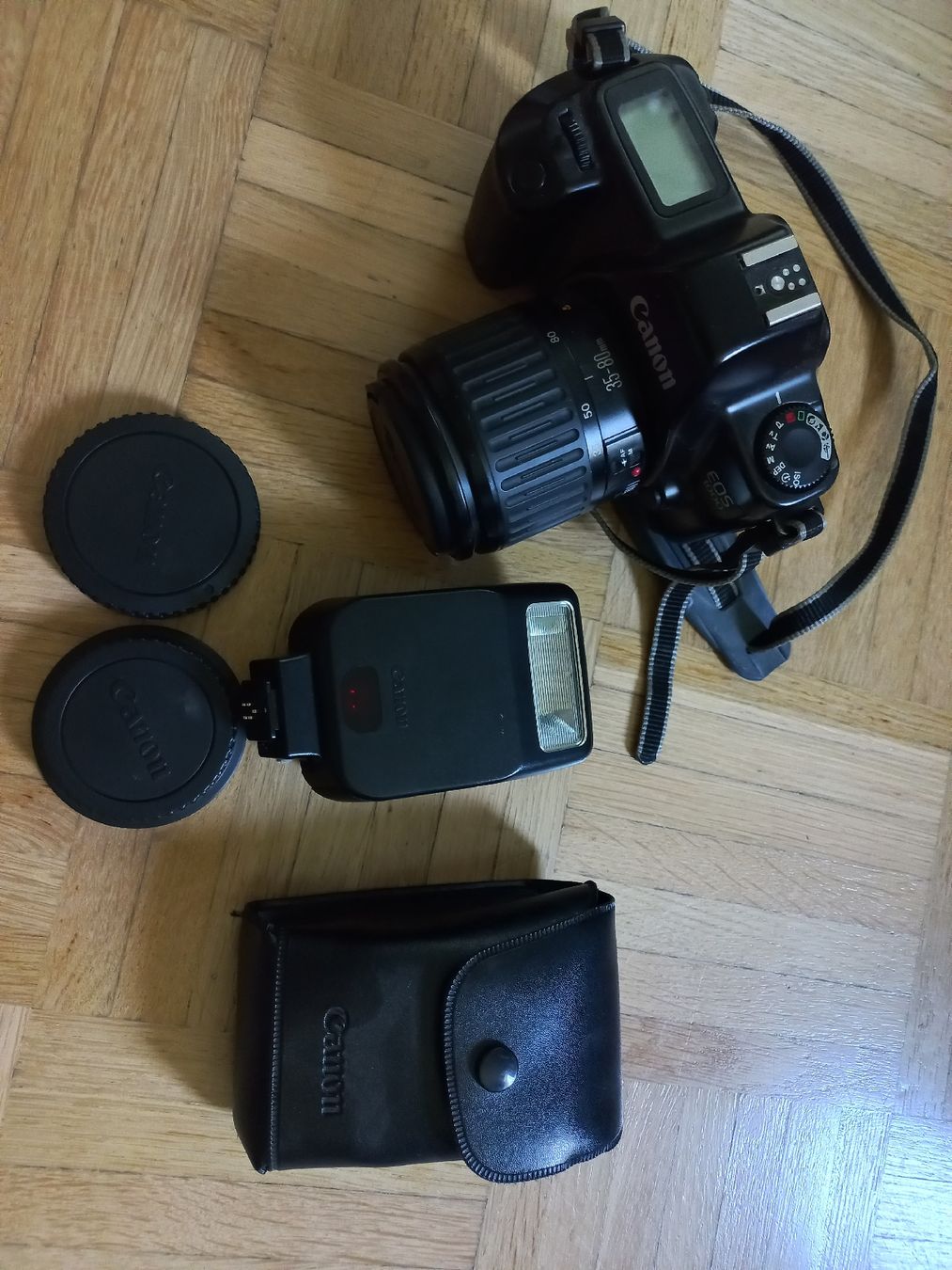 Canon Fotocamera: Canon EOS 1000 analog Kamera mit Blitz – Usato da Oberwil BL venduto da Bebbi71