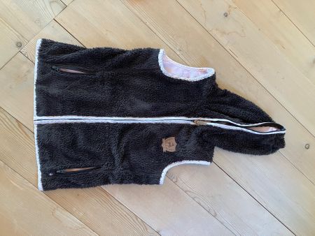 Kuschelige Fleece Gilet mit Kapuze, von Alprausch Gr. M