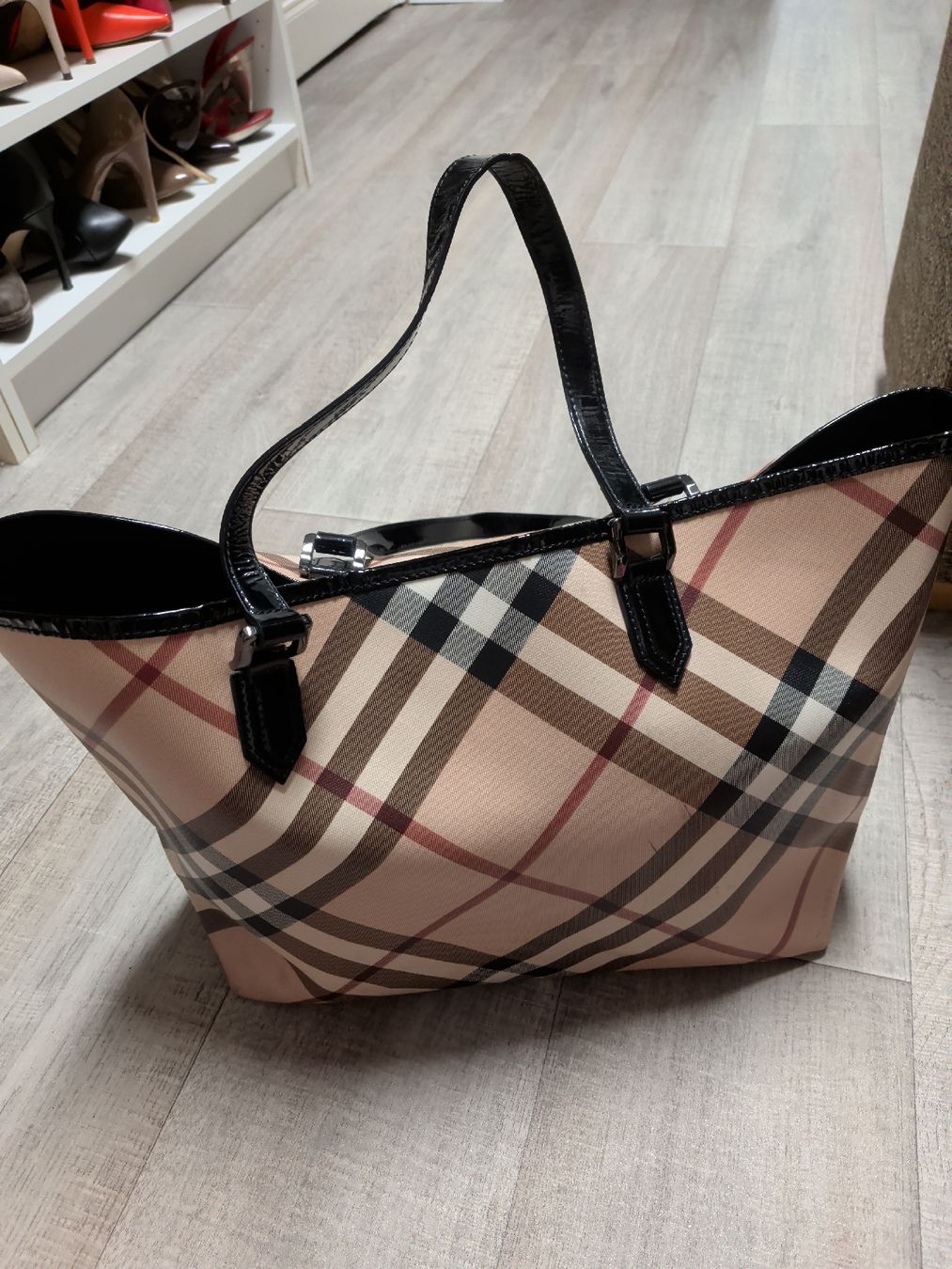 Burberry Taschen für Damen: Burberry Shopper mit pochette – Gebraucht aus Solothurn von Fleur73