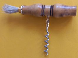 Tire-bouchon ancien en bois et métal avec brosse d'occasion
