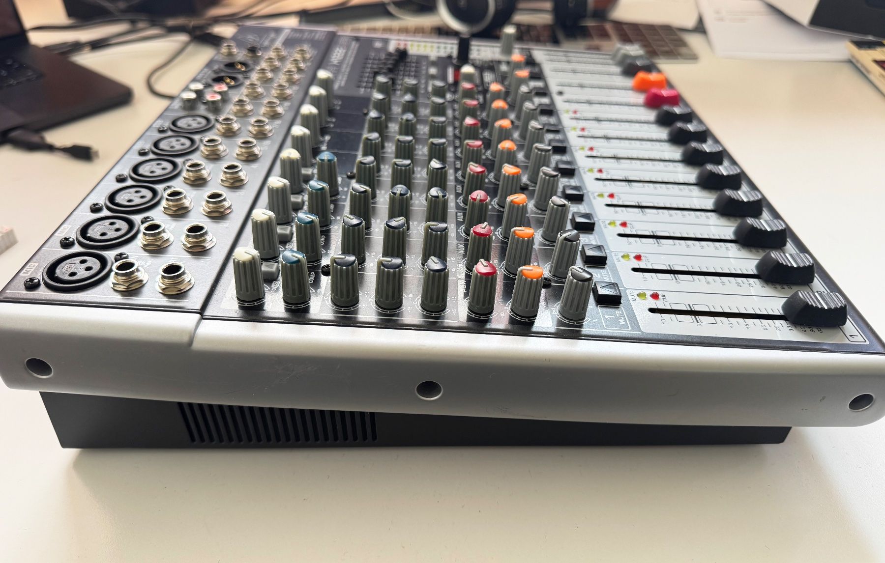 Behringer Console di mixaggio: Table de mixage 22 canaux Behringer Xenyx X1222USB – Usato da Biel/Bienne venduto da Philemon02 2