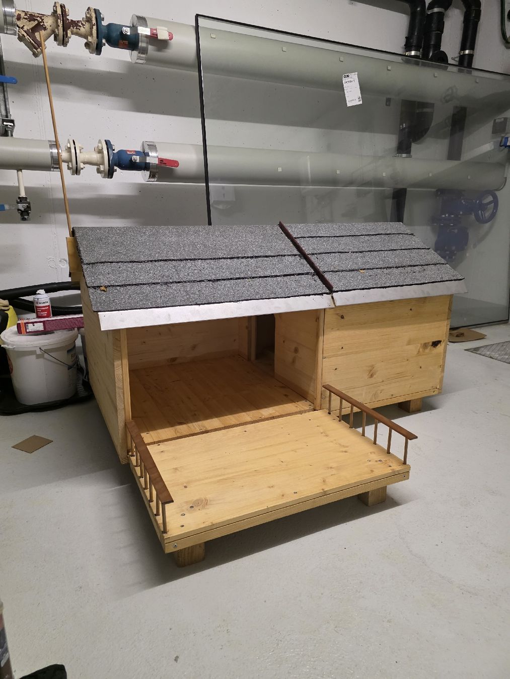 Cucce & Letti: Hundehütte aus Holz mit Terrasse  – Nuovo (secondo la descrizione) da Würenlingen venduto da Seynt1