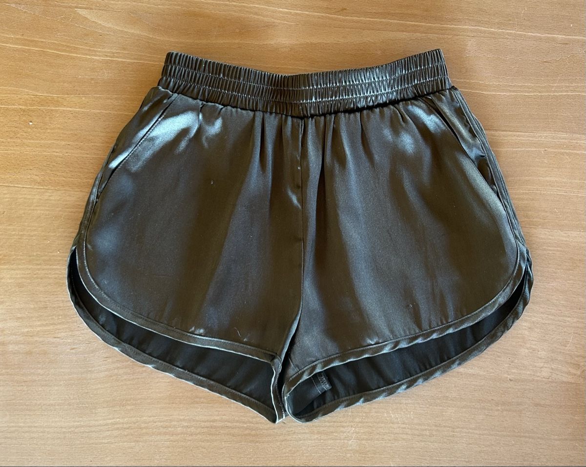 Pantaloni: Short vert olive effet satiné – Usato da Ardon venduto da cam_f86l