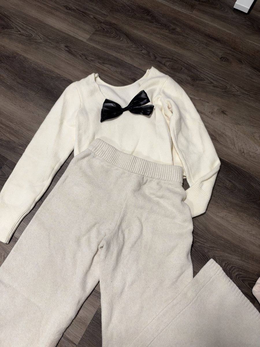 Lots de vêtements: Damen Set Pullover und Hose – Neuf (Voir description) à Aadorf par sha_z2rd