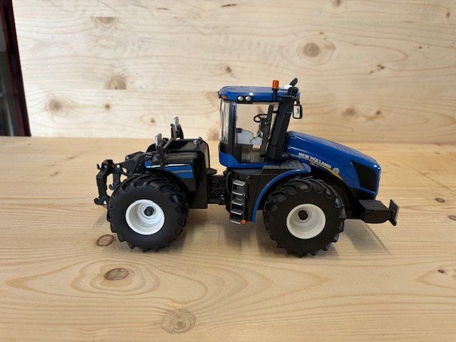 New Holland Kit di modellismo & Modellini statici: New Holland T9.670 – Nuovo (secondo la descrizione) da Oberbütschel venduto da SimBla91 3