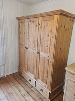 Grosser Kiefernschrank 160 × 56 × 193 cm